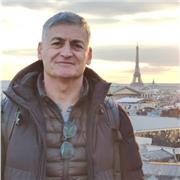 Me defino como una persona que se involucra en cada proyecto que comienza y daría clases a primaria, secundaria , bachiller y universitarios